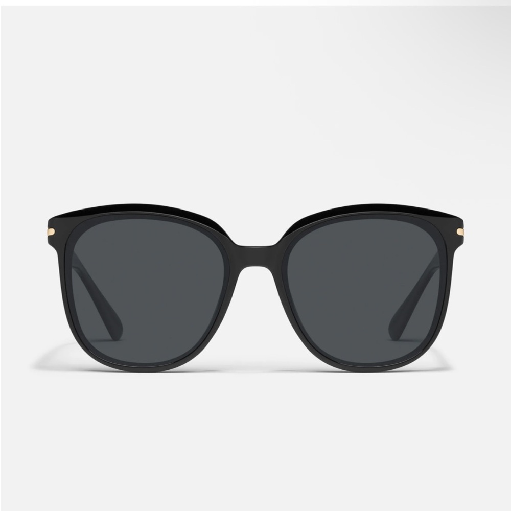 Quay sunglasses "rent free" black smoke polarized